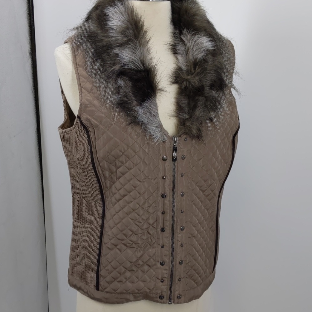 Montanaco tan quilted vest/faux fur collar-sz M